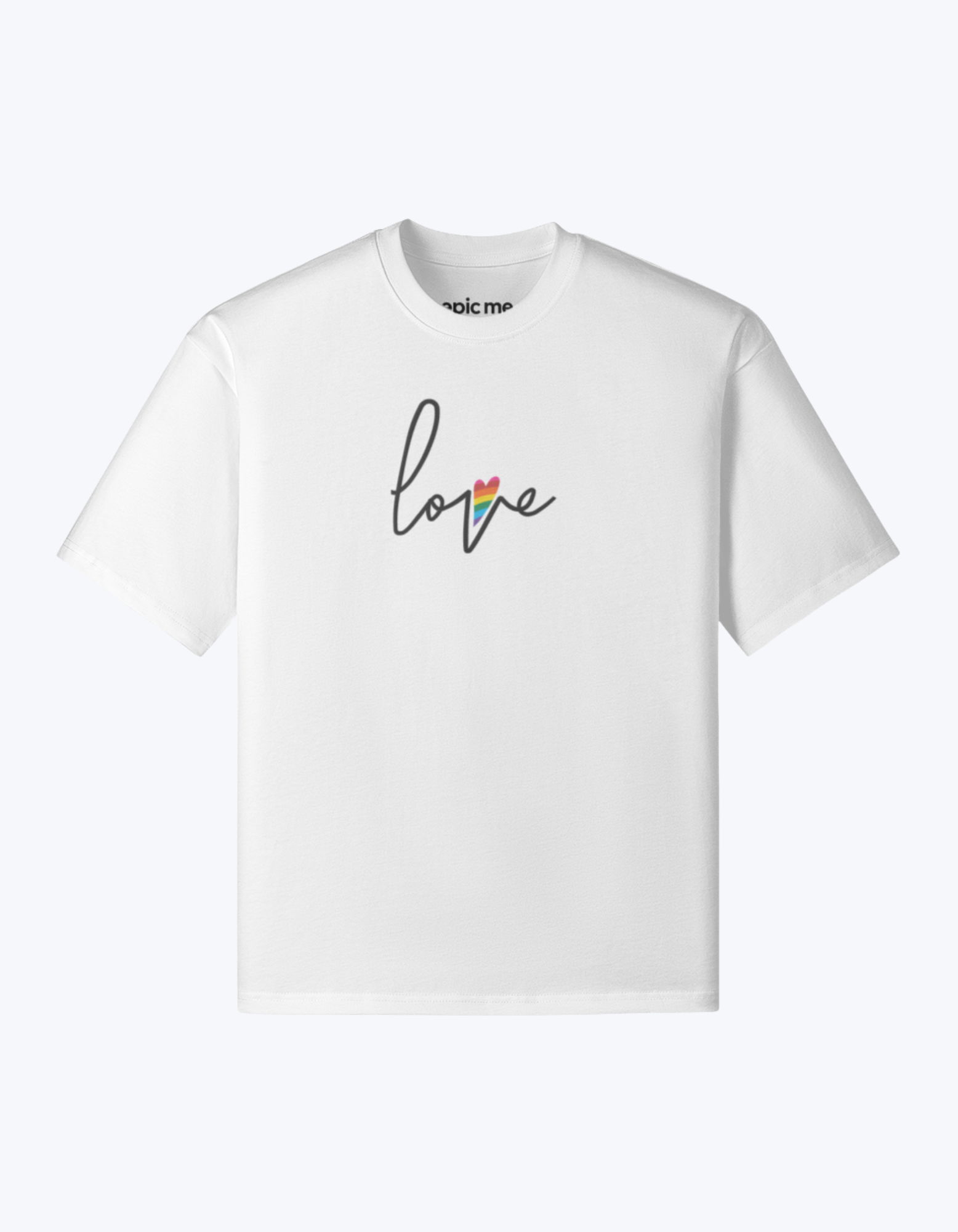 Camiseta oversize blanca Love Pride con bordado frontal