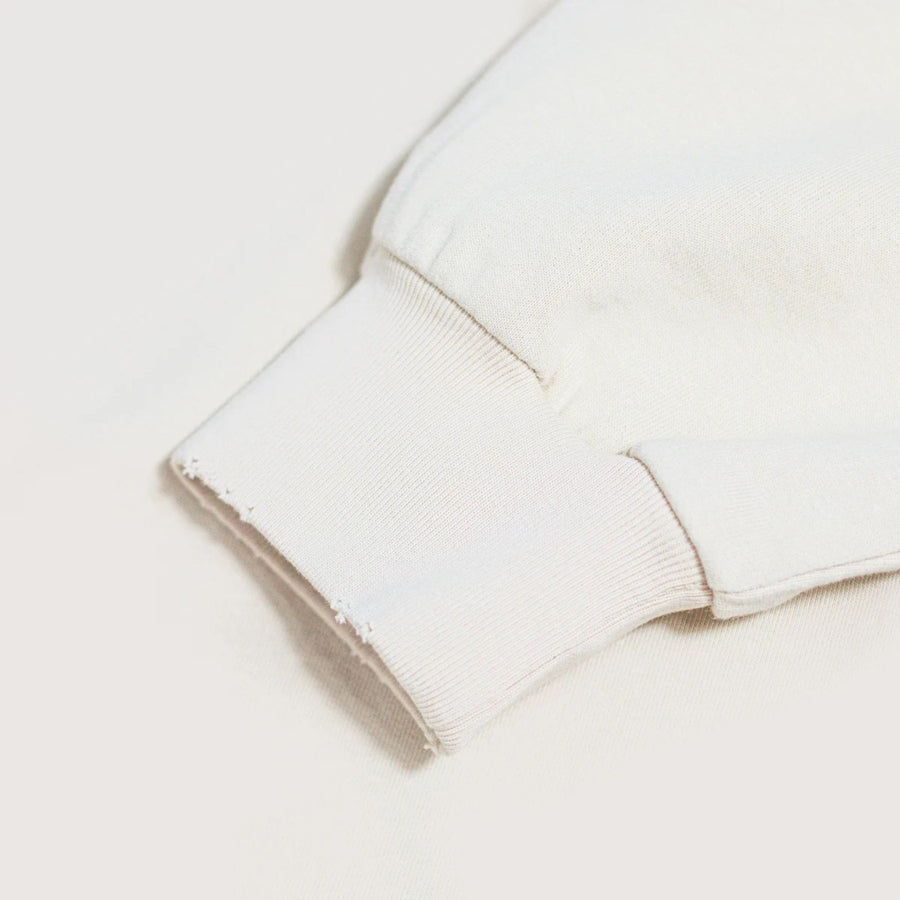 Detalle del puño con acabado desgastado en sudadera oversize vintage Always Cherishing beige EPIC ME