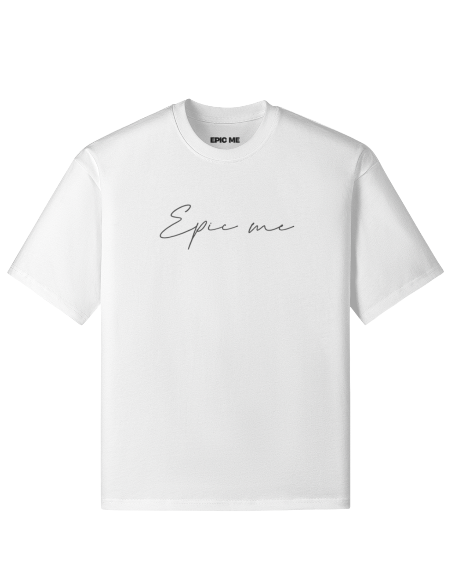 Camiseta oversize blanca con logo Epic Me bordado en plano