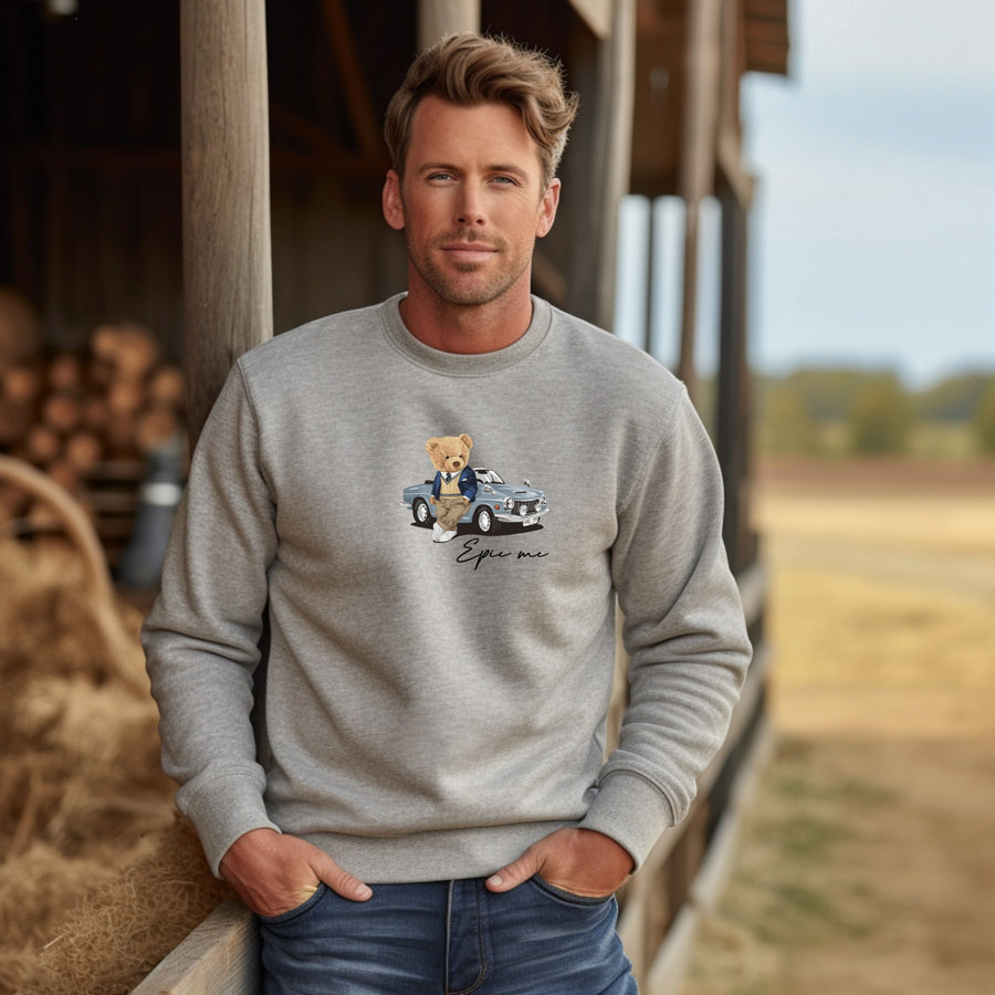 Modelo vistiendo sudadera hombre sin capucha gris Teddy Epic Me, algodón orgánico
