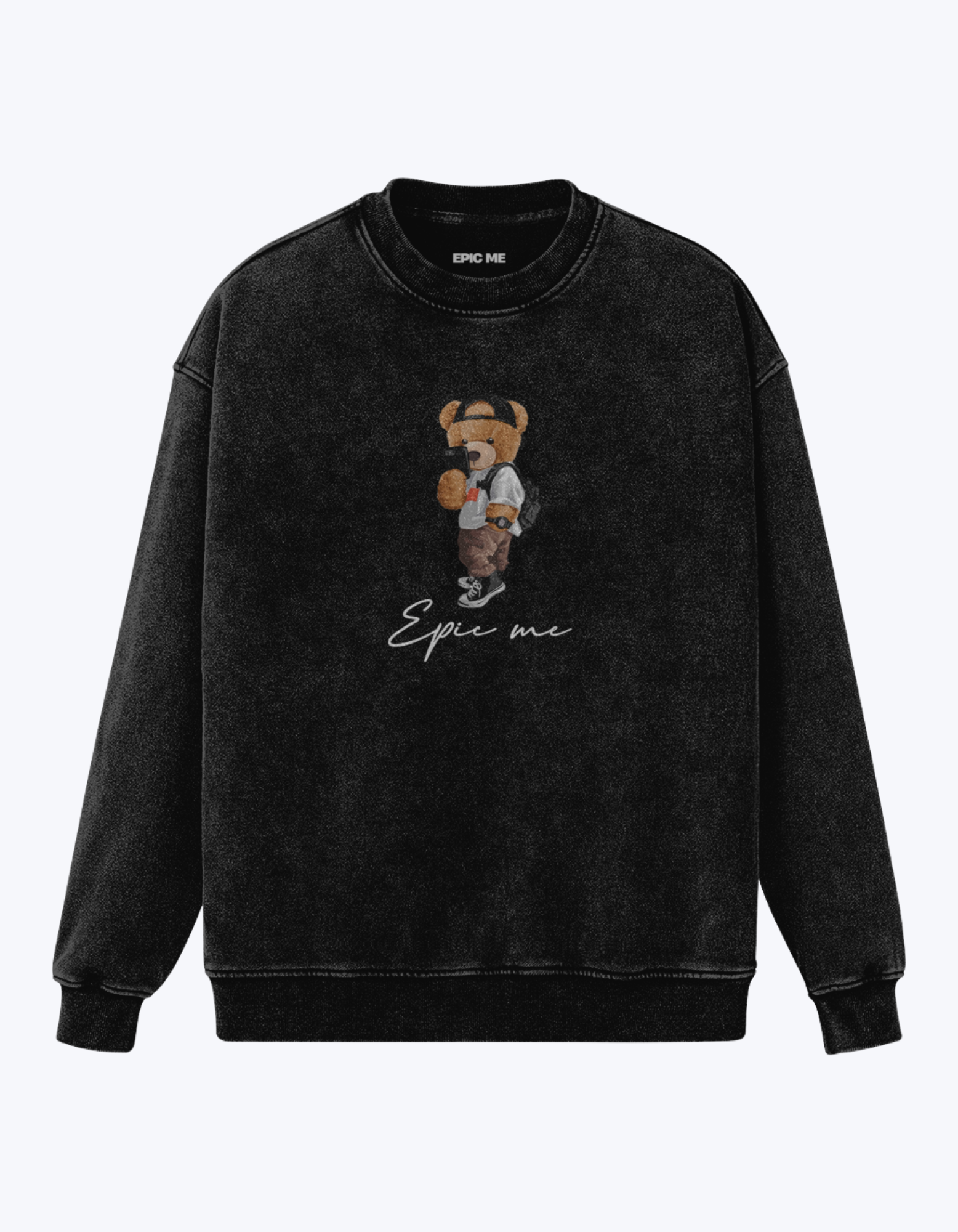 Vista frontal de la sudadera estilo vintage “Urban Teddy” con oso selfie